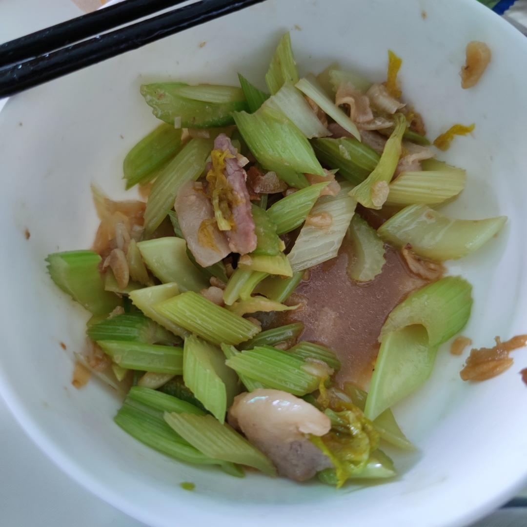 究极解油腻好菜：蒜炒西芹