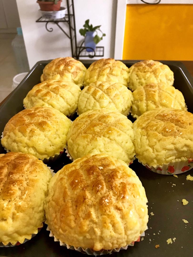 好吃到炸裂的港式菠萝包（附带制作酥皮的小视频）