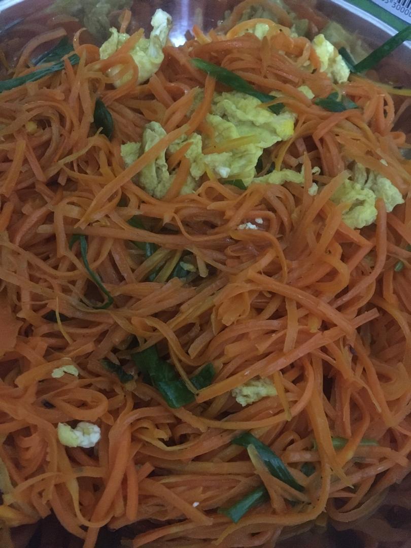 红萝卜炒鸡蛋