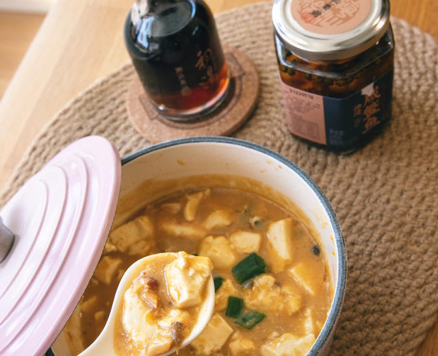 咸蛋黄鳘鱼豆腐煲的做法