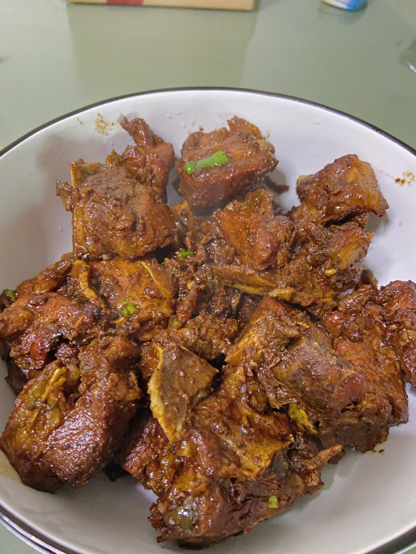 红烧排骨      作为排骨，它是相当认真的哦😎😎😎