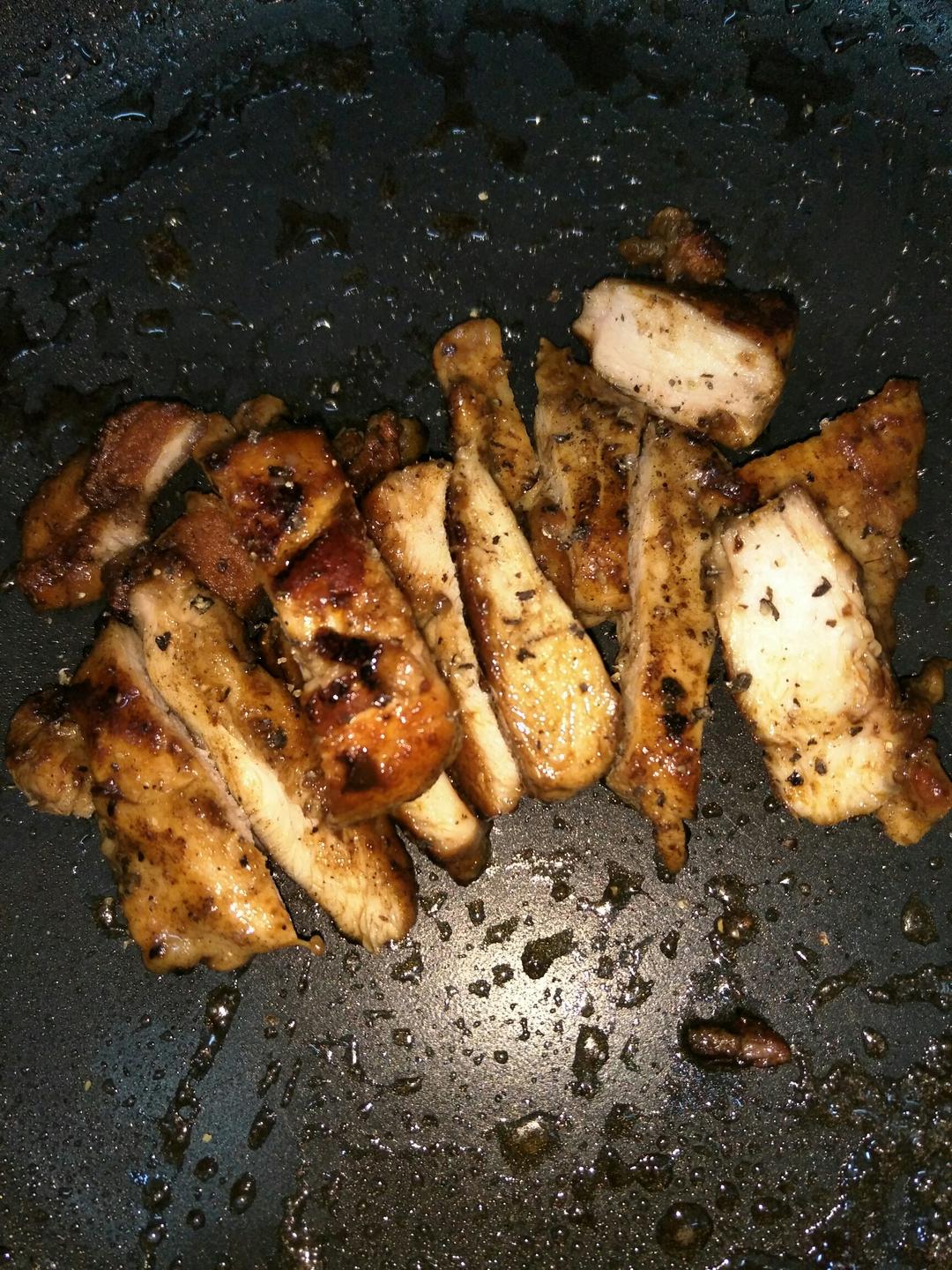健身厨男版：香煎滑嫩鸡胸肉，全网最流行的鸡胸吃法！