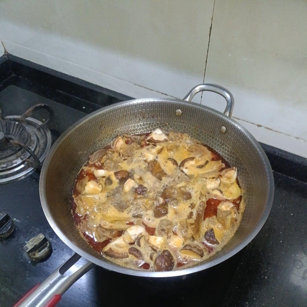 传统正宗的啤酒鸭配方和做法，鲜嫩香浓，只需炒千万不要焯水