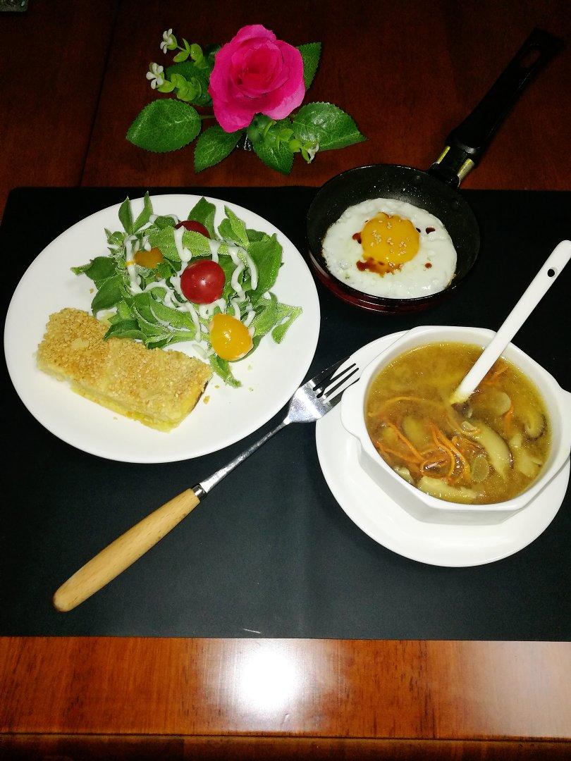 享受美食的女人做的早餐2018年4月11日
