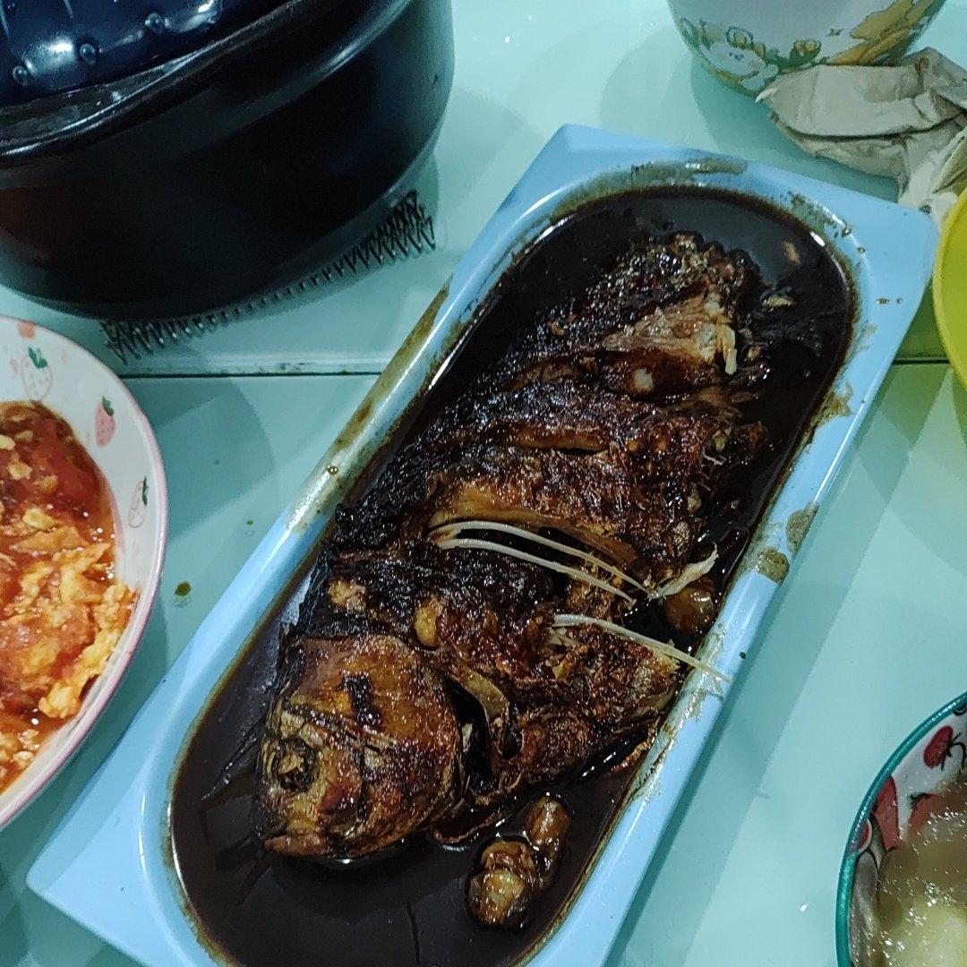 红烧河鲫鱼