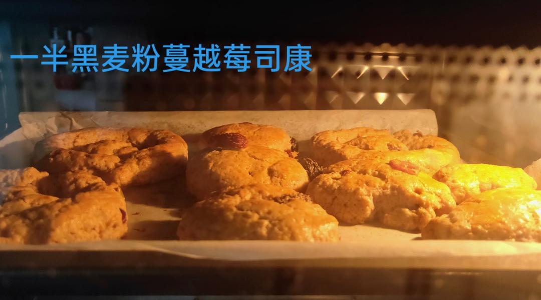 超级松软完美裂纹的司康-English scones