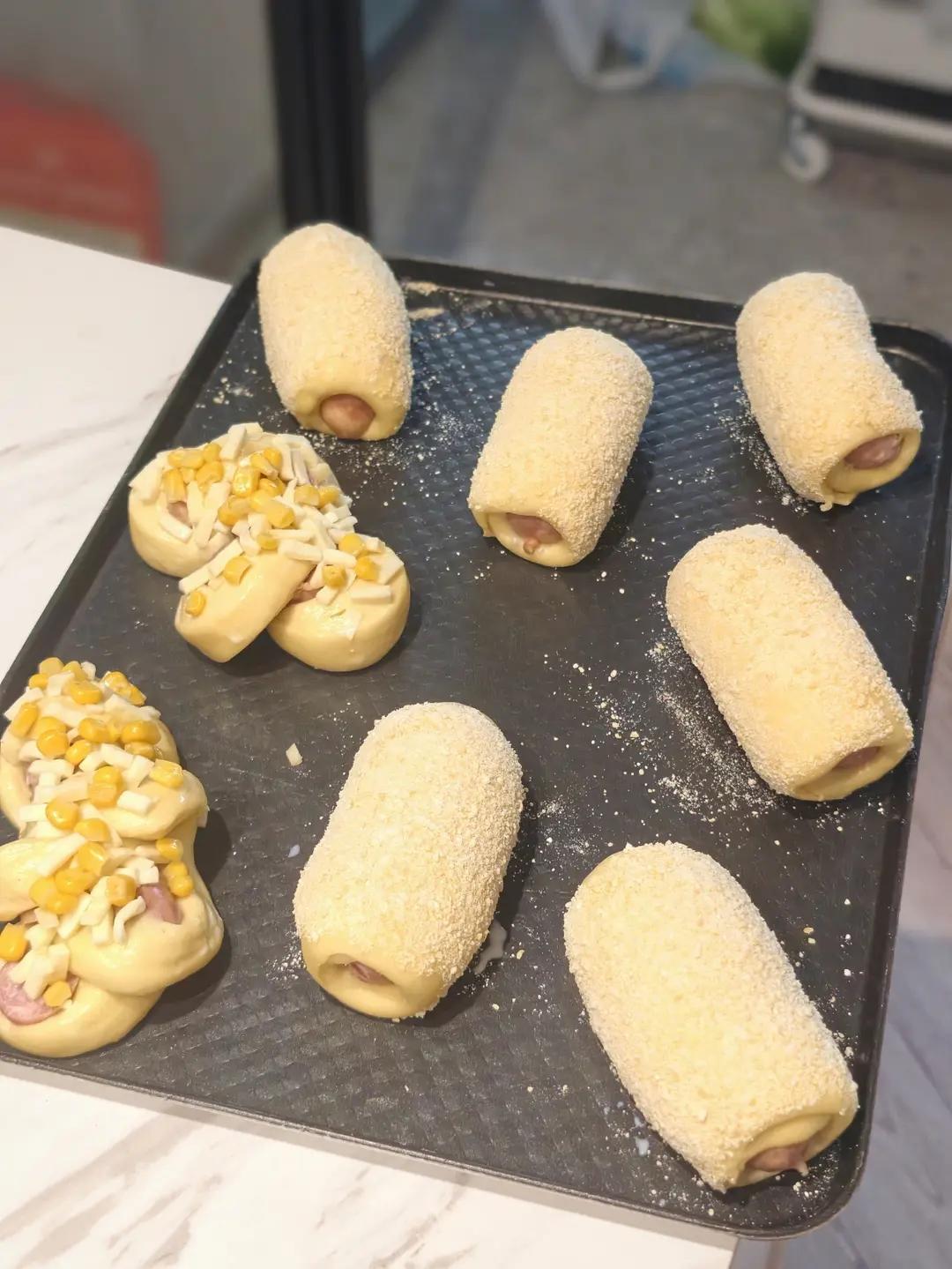 锁死这个万能台式面团，能拉丝的香肠玉米沙拉包！