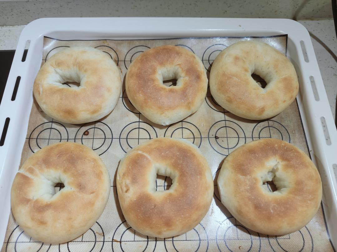 咸蛋黄肉松贝果🥯