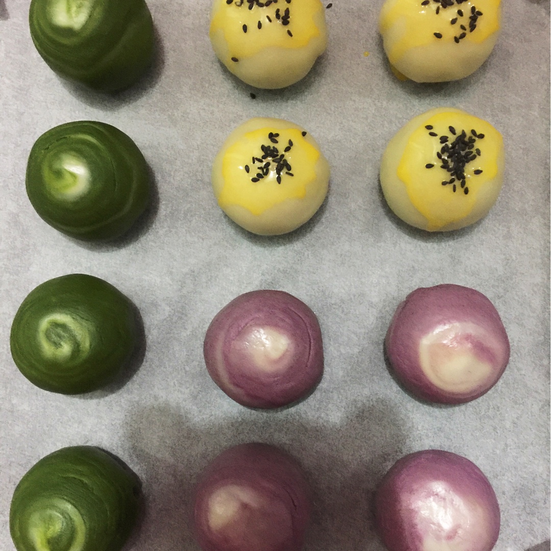 蛋黄酥~紫薯、抹茶、原味~花好月圆，中秋快乐~内附一次做六色蛋黄酥方法~