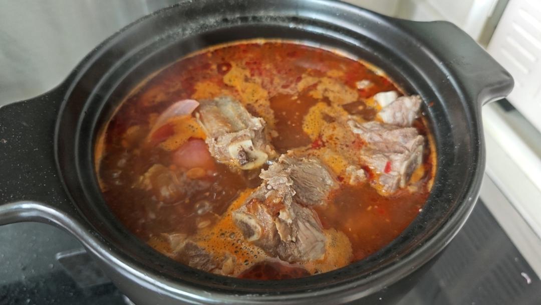 牛肋排炖胡萝卜土豆蕃茄