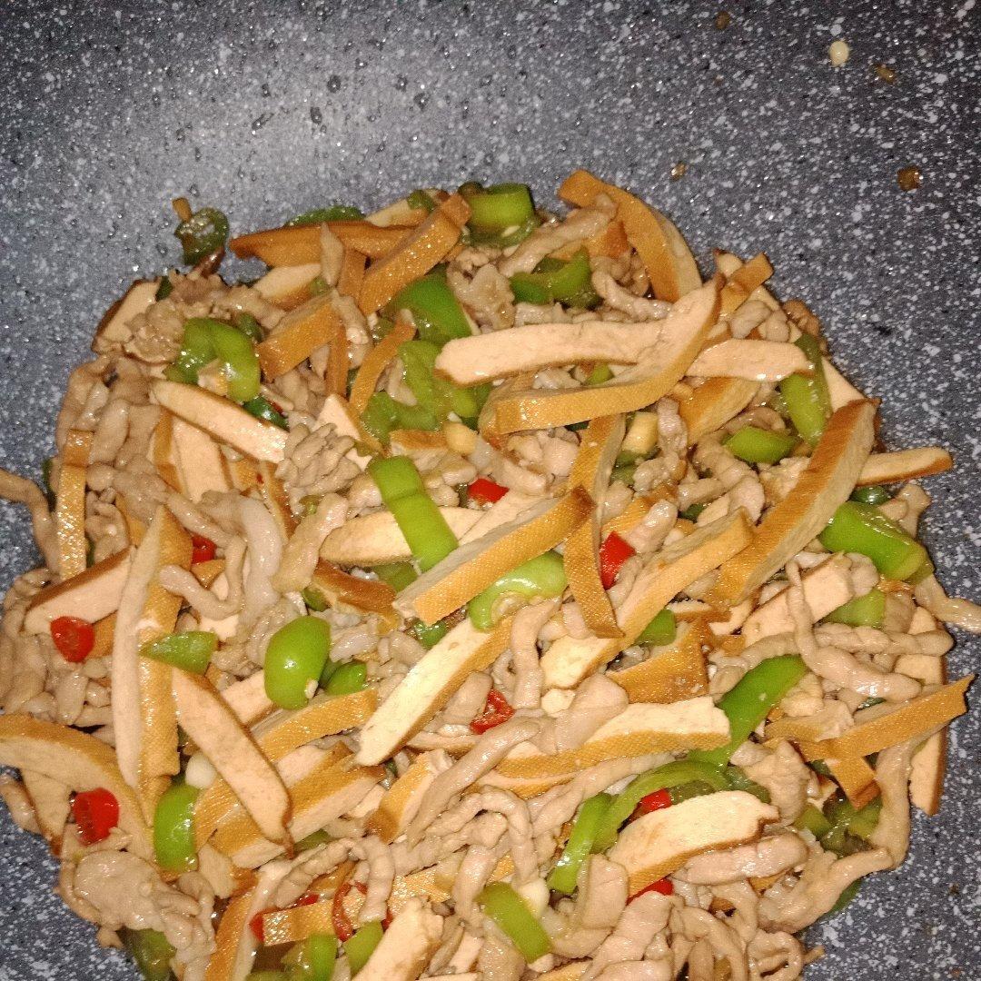 青椒香干炒肉