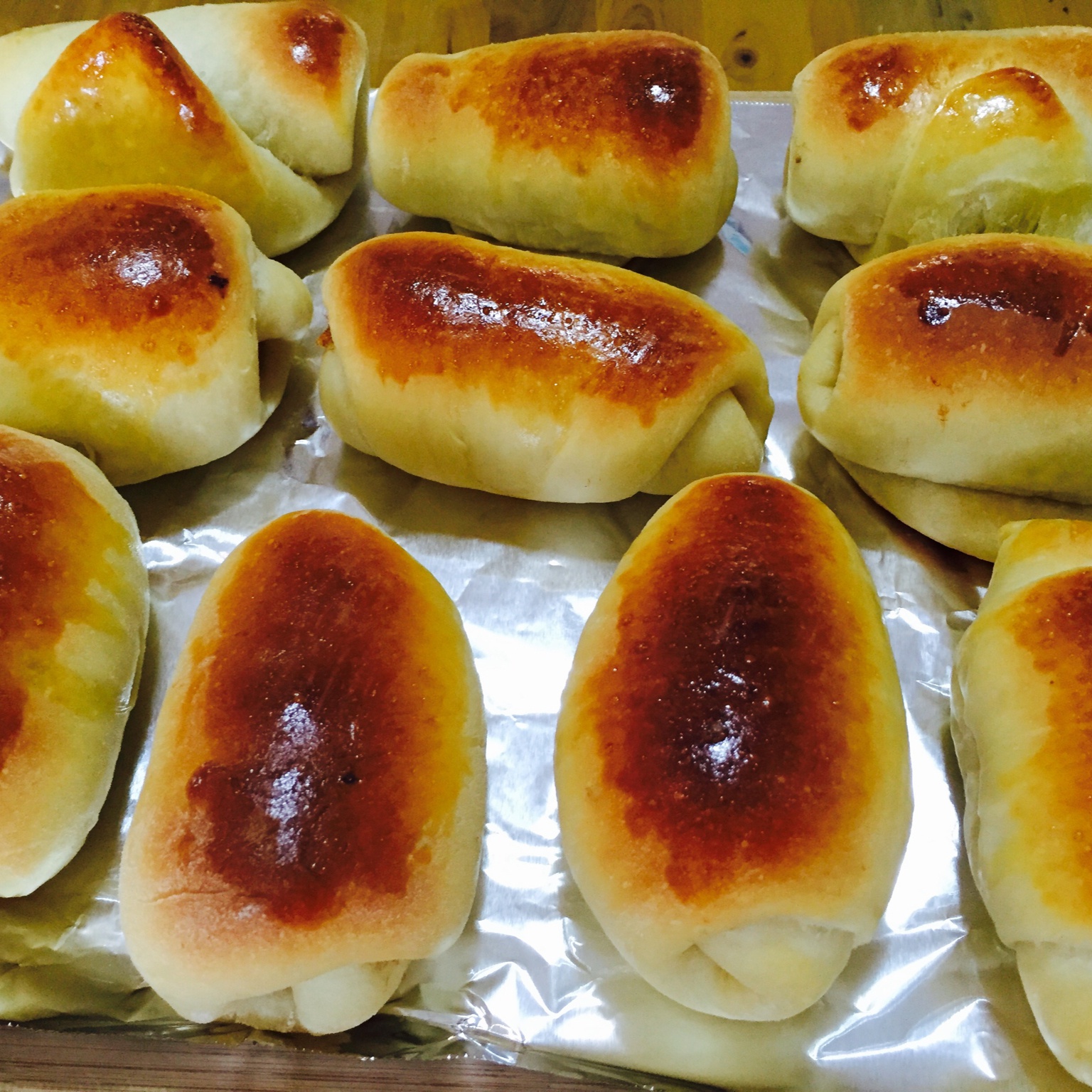 火腿肉松面包卷