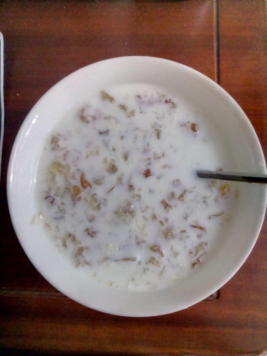 牛奶炖桃胶