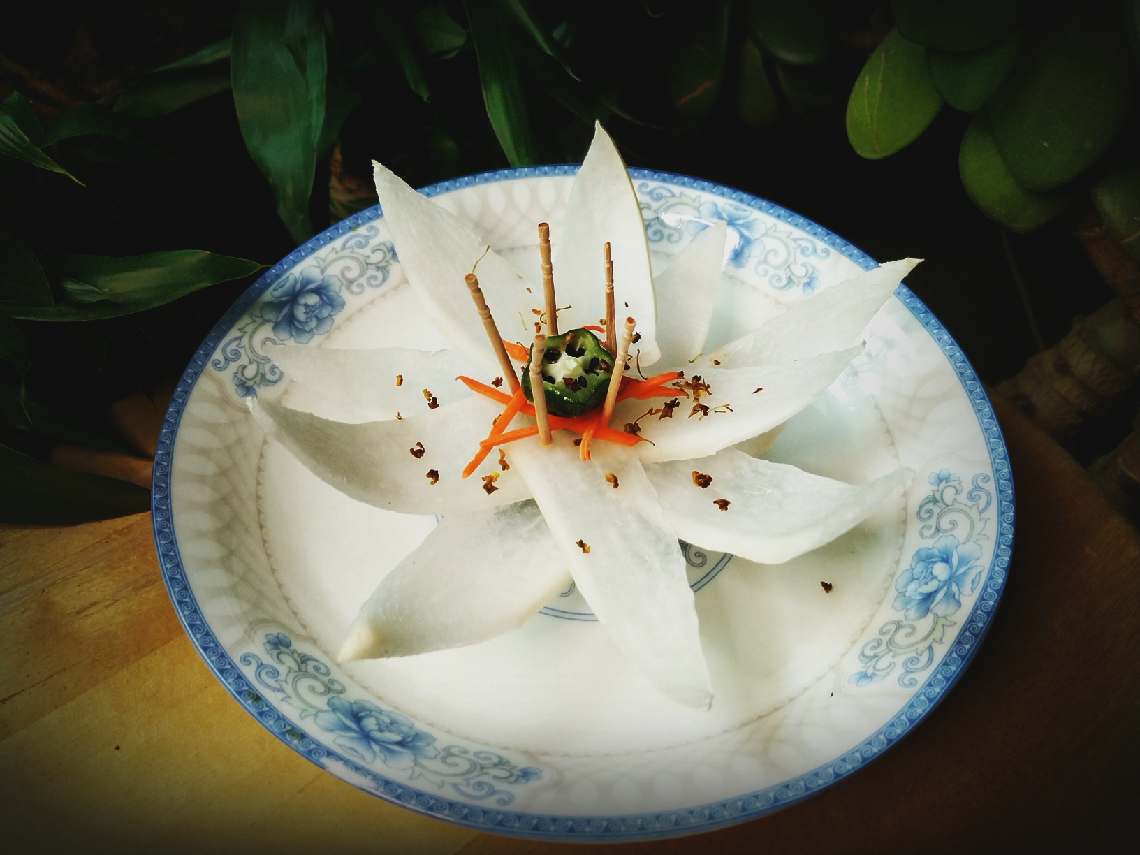 用白萝卜做的白莲花的做法步骤图 贤石学做素食记录分享 下厨房