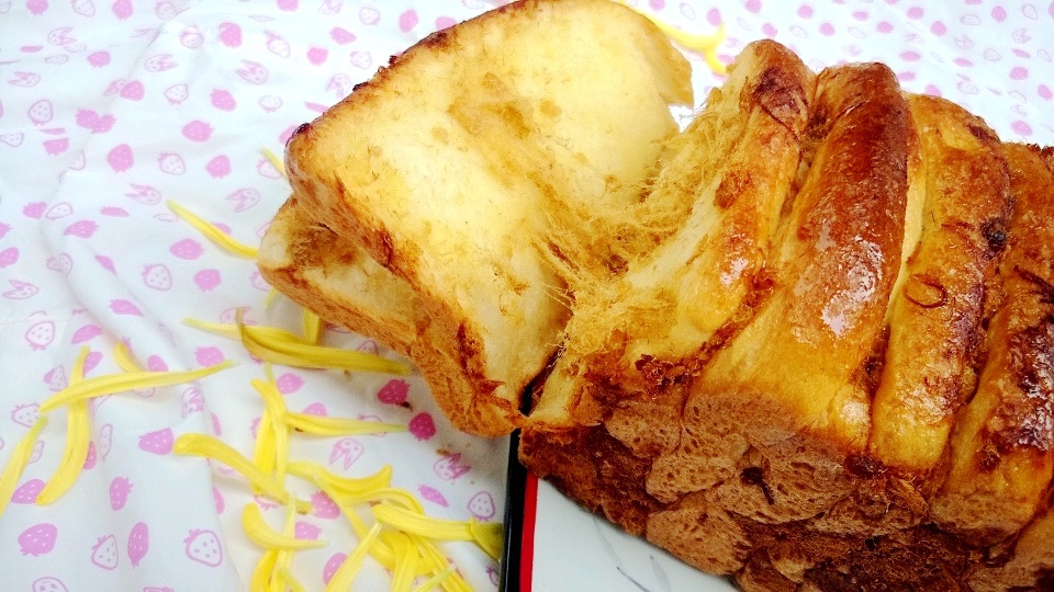 手撕千层肉松面包