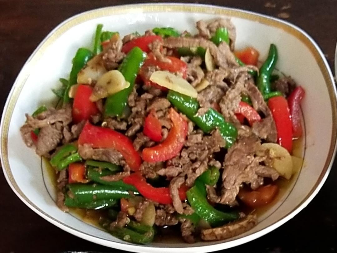 青红椒炒牛肉的做法