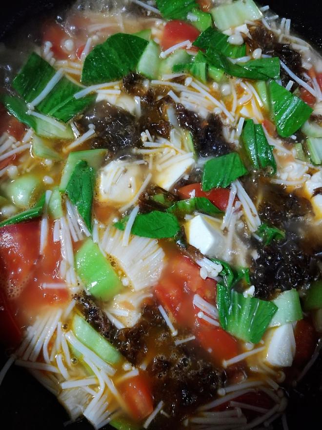 健康减肥吃起来番茄金针菇紫菜豆腐蛋花汤的做法