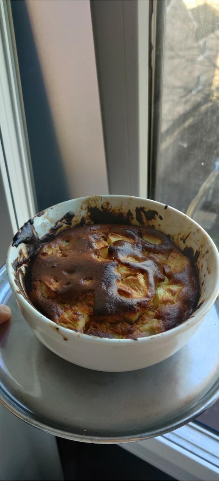 简单到只需所有材料混一起烤一烤的苹果蛋糕！