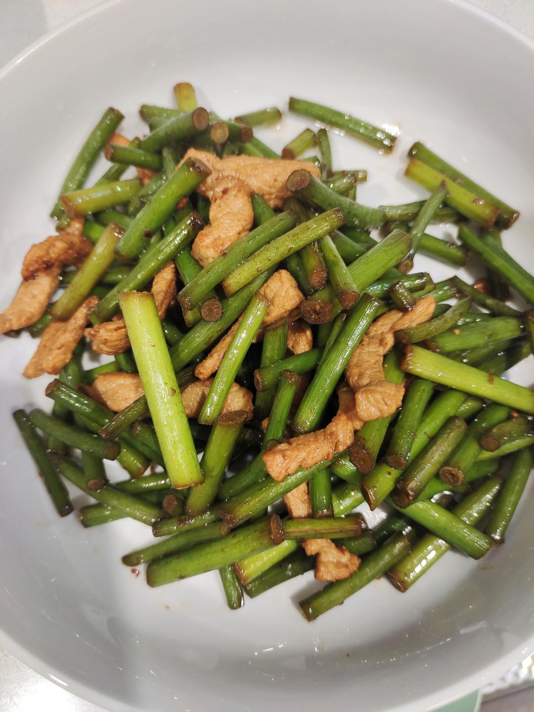 简单易做的下饭菜－蒜苔炒肉
