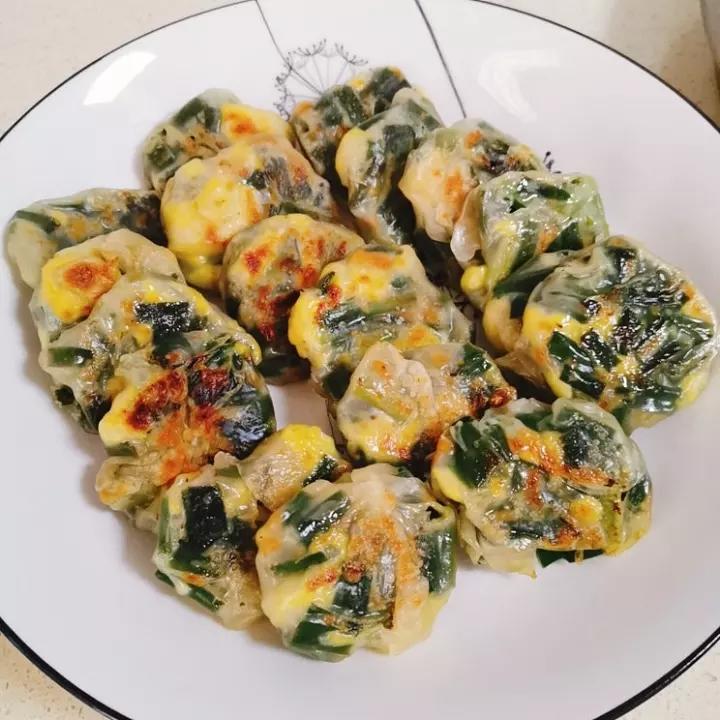 皮薄馅多的韭菜盒子