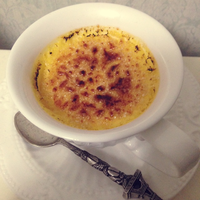 真正用火焰喷出来的焦糖布丁叫 - Crème brulée
