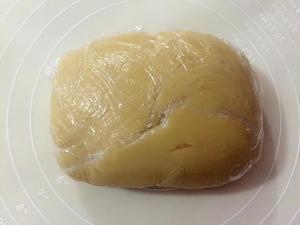 广式蛋黄莲蓉月饼的做法 步骤2