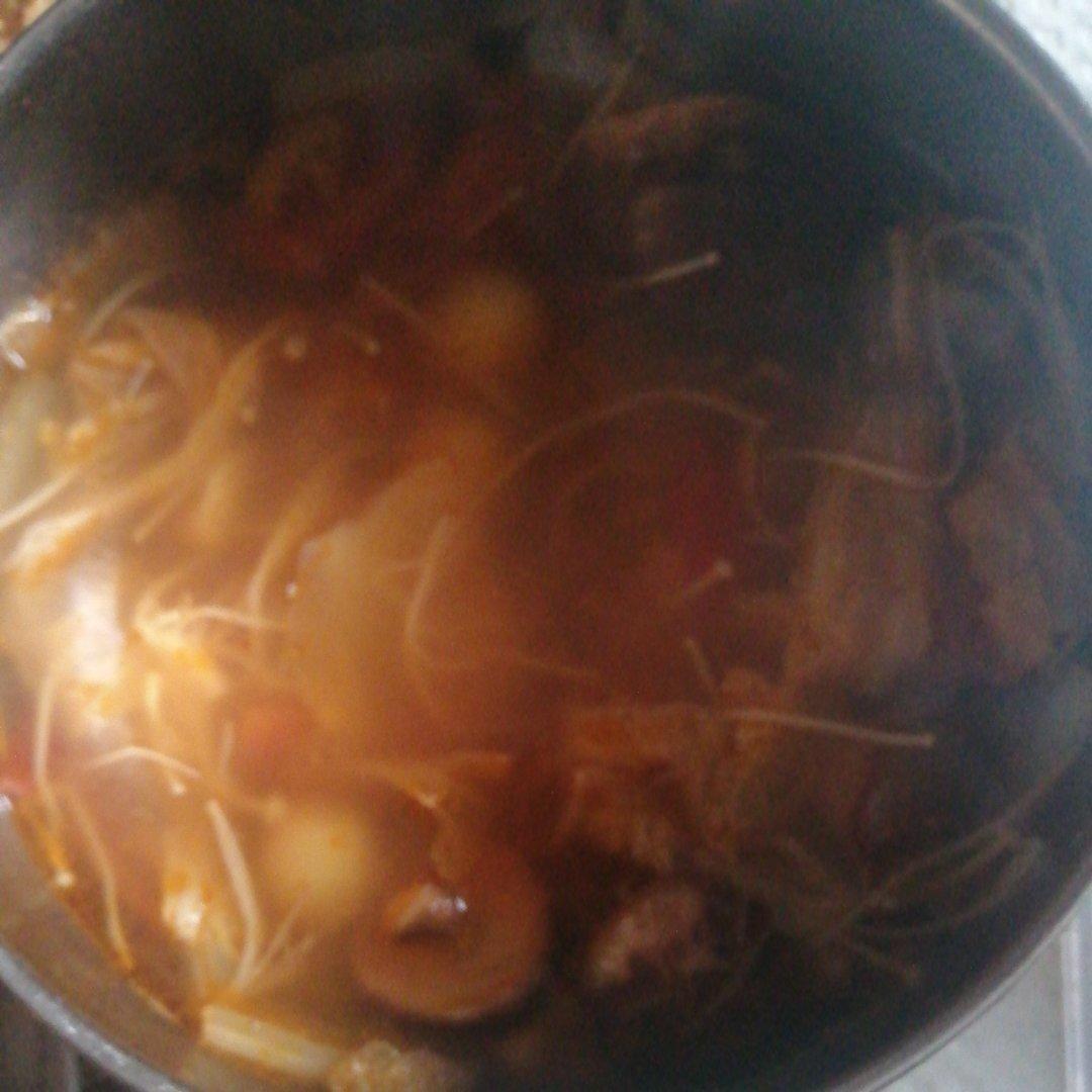 西红柿菌菇豆腐汤