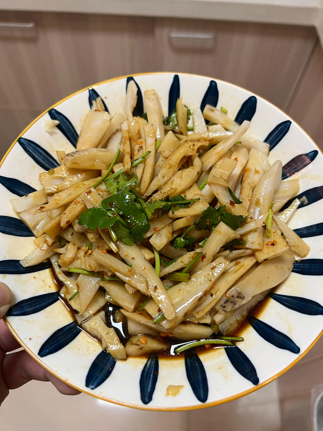 我妈的拿手菜！！炝拌藕丝！酸辣脆爽！