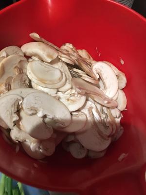 荠菜蘑菇豆腐羹的做法 步骤5