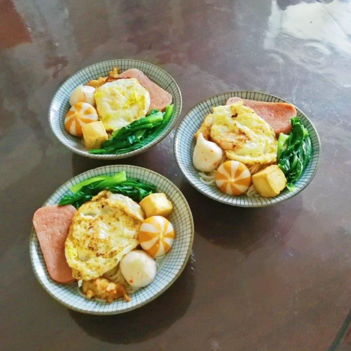 港式餐蛋虾子面加芝士蟹籽丸