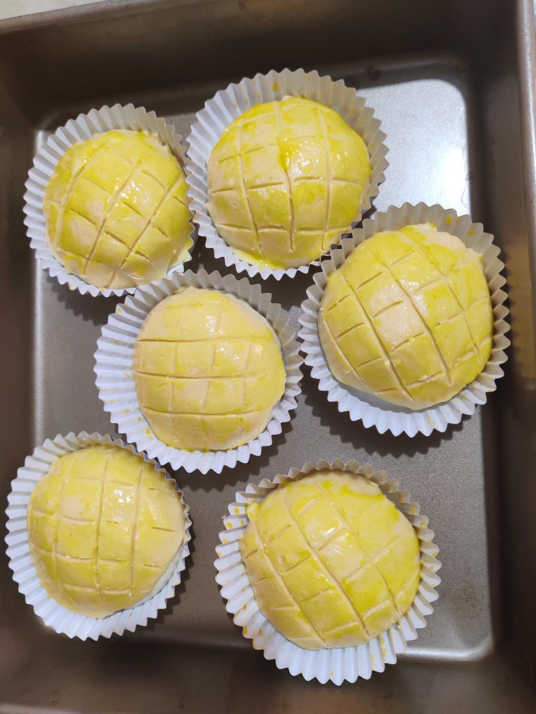 好吃到炸裂的港式菠萝包（附带制作酥皮的小视频）