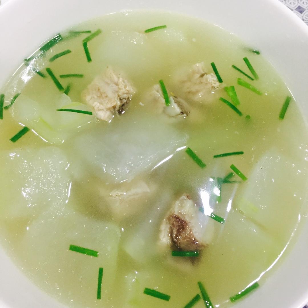 小新不小做的冬瓜排骨汤