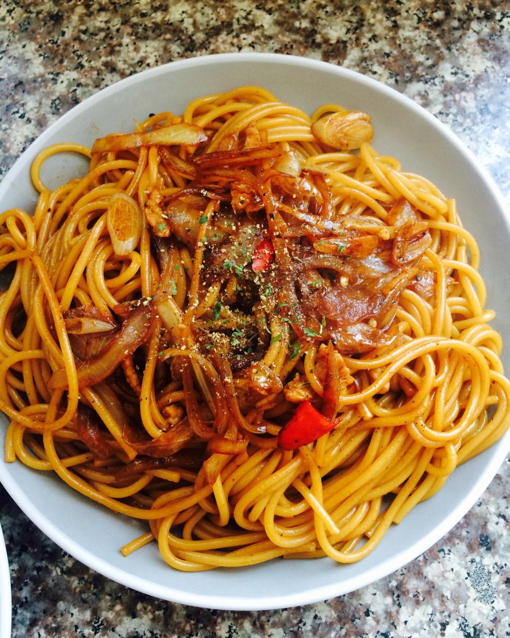 爱折腾美食的小厨娘做的黑椒牛柳炒意面