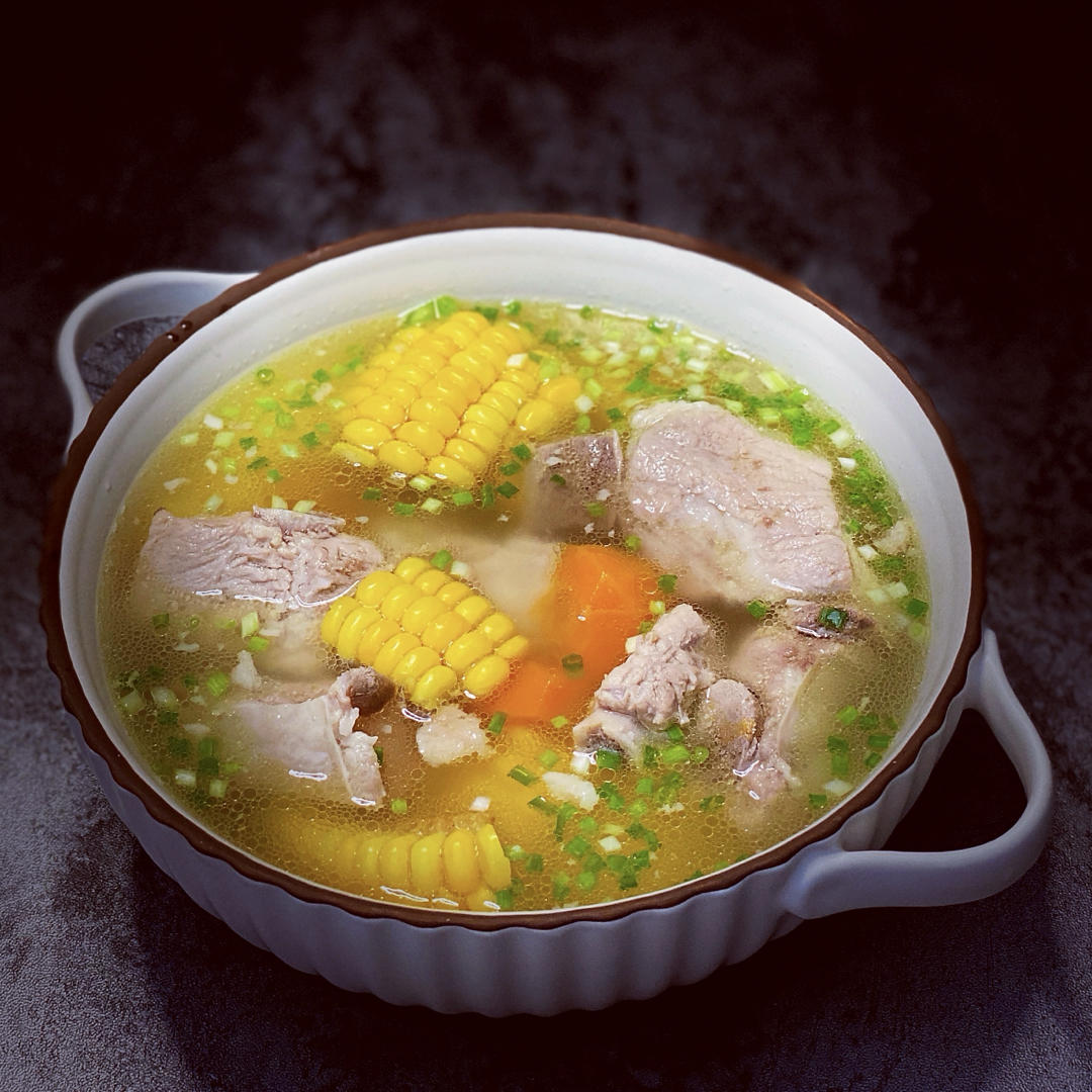 鹏妈在奔跑做的养生排骨玉米汤