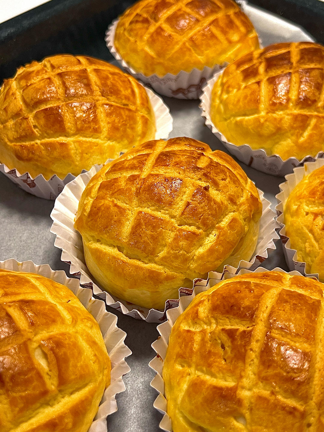 好吃到炸裂的港式菠萝包（附带制作酥皮的小视频）