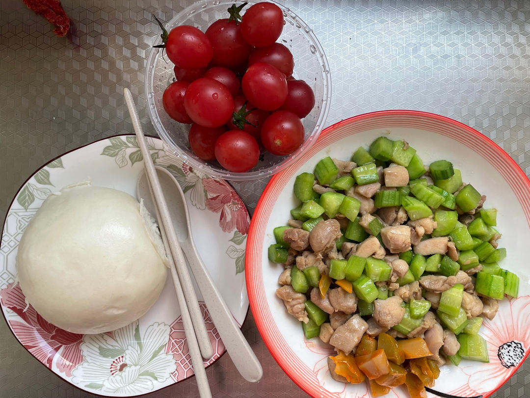 连吃三天都不腻的减脂餐~黄瓜炒鸡胸肉