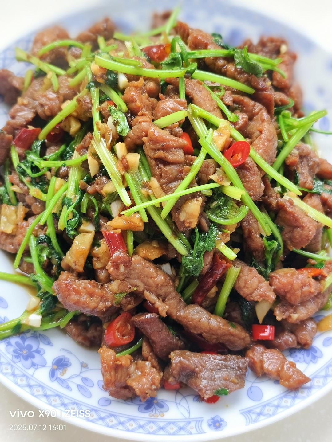 小炒黄牛肉，肉嫩味香！太好吃了简直是米饭杀手！