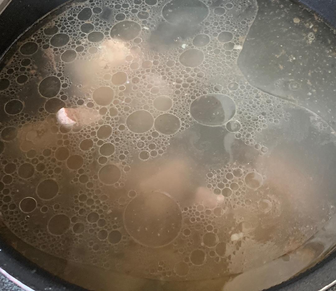 最单纯的大骨头汤