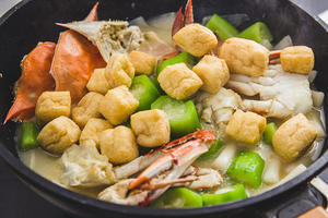 丝瓜梭子蟹煲：梭子蟹的鲜美打开方式的做法 步骤11