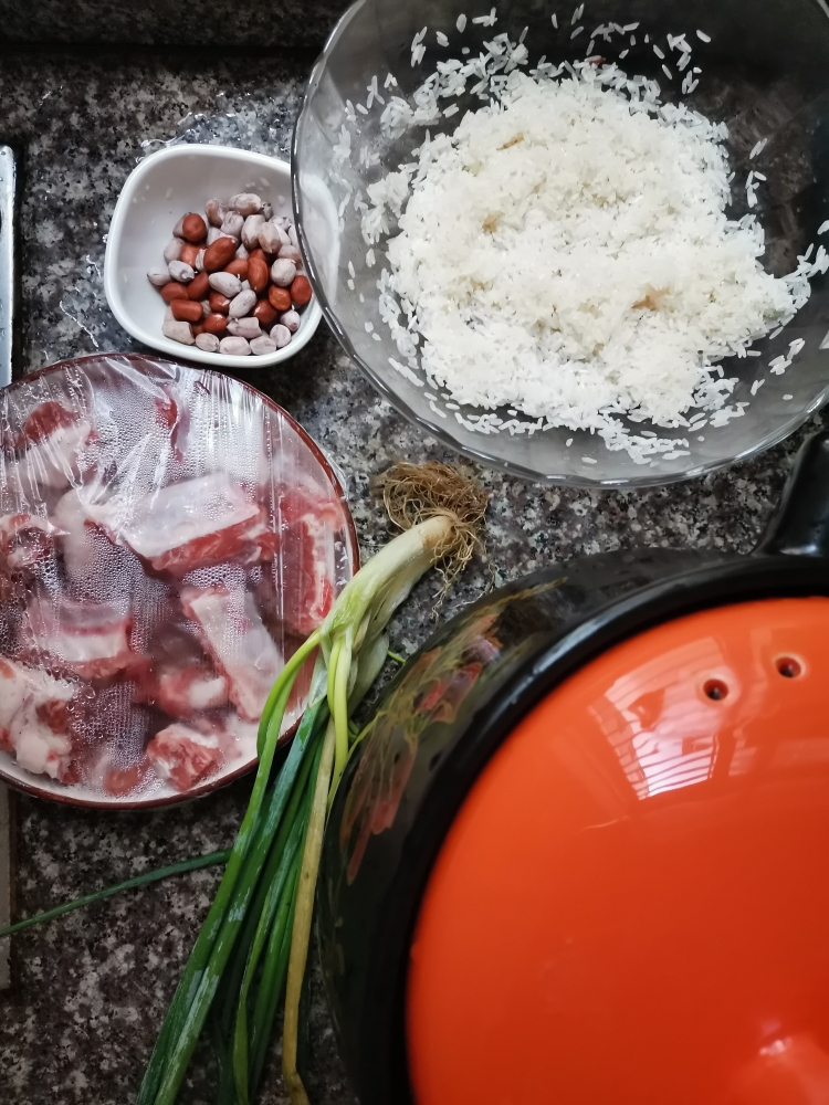 砂锅咸骨粥的做法 步骤4