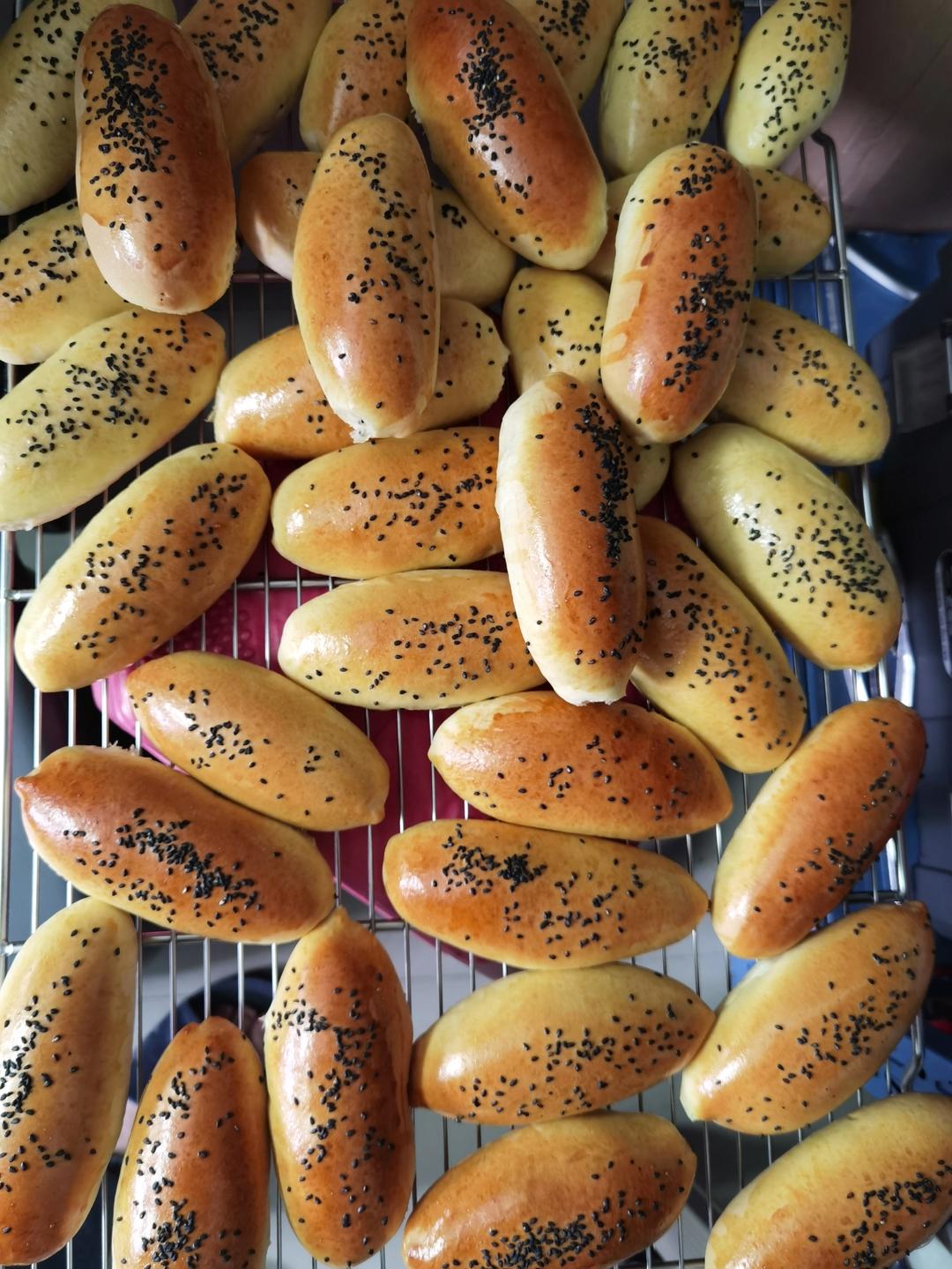 巨满足的肉松面包