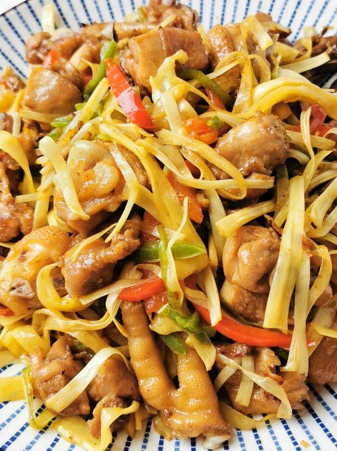 夏日香甜—菠萝蜜丝炒鸡的做法