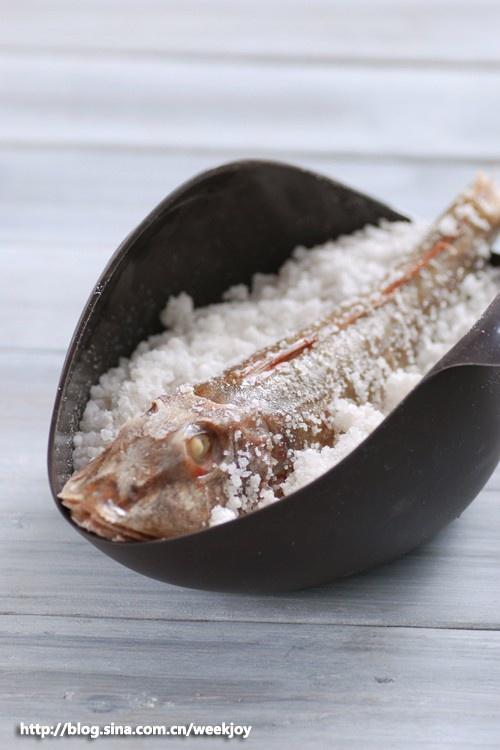 盐焗红头鱼的做法