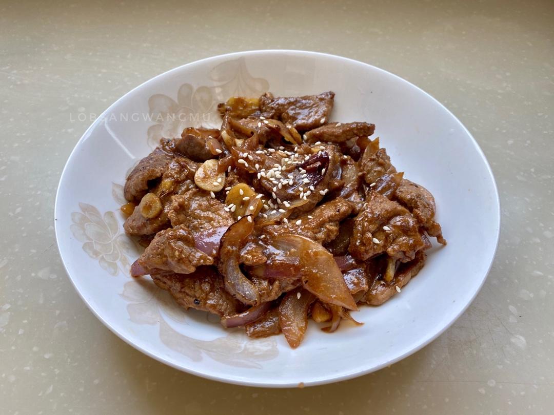 厨师长教你：“葱爆牛肉”的家常做法，葱香味浓郁先收藏起来