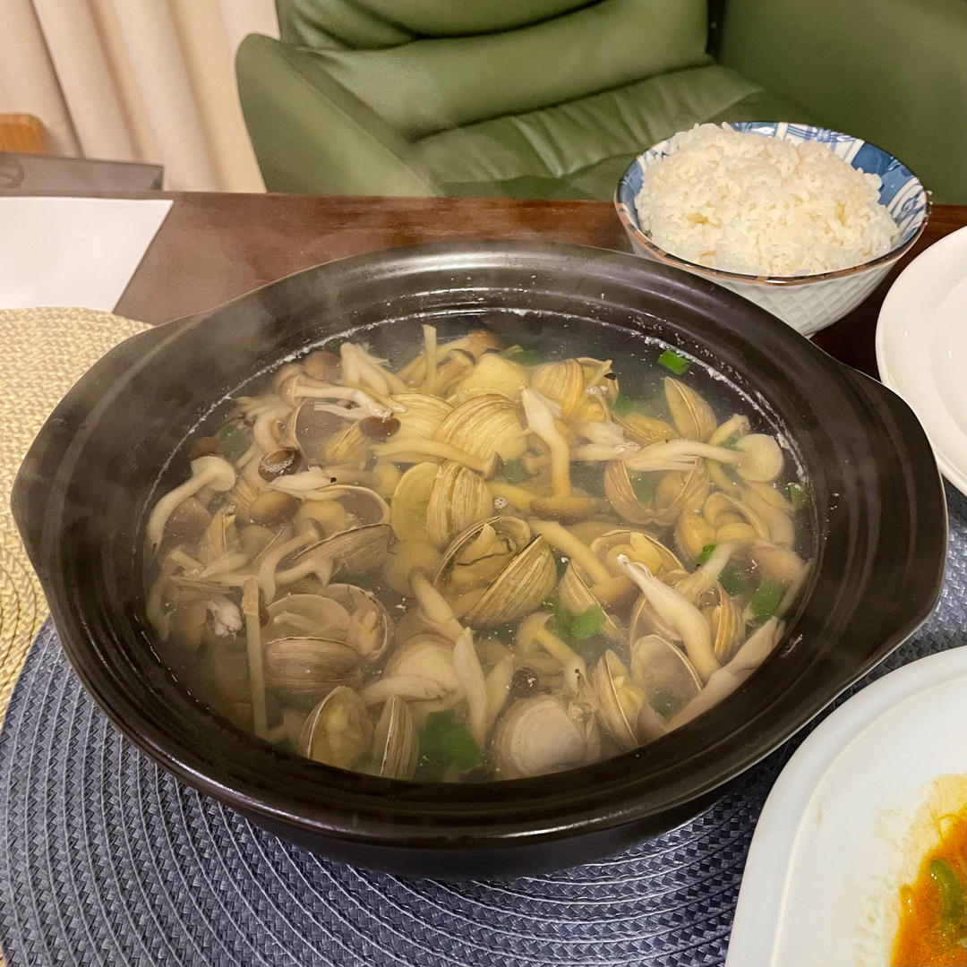 蛤蜊菌菇汤