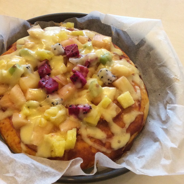 五彩斑斓的水果披萨