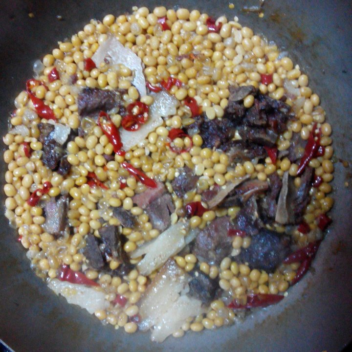 腊肉炖黄豆
