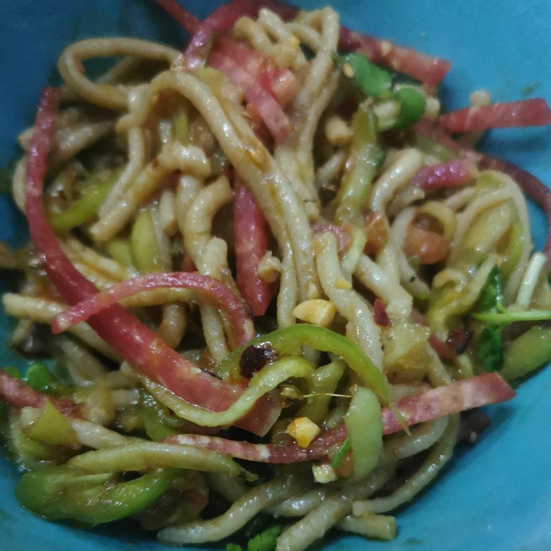 地道美味的凉拌莜面