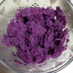 紫薯火腿卷的做法 步骤2
