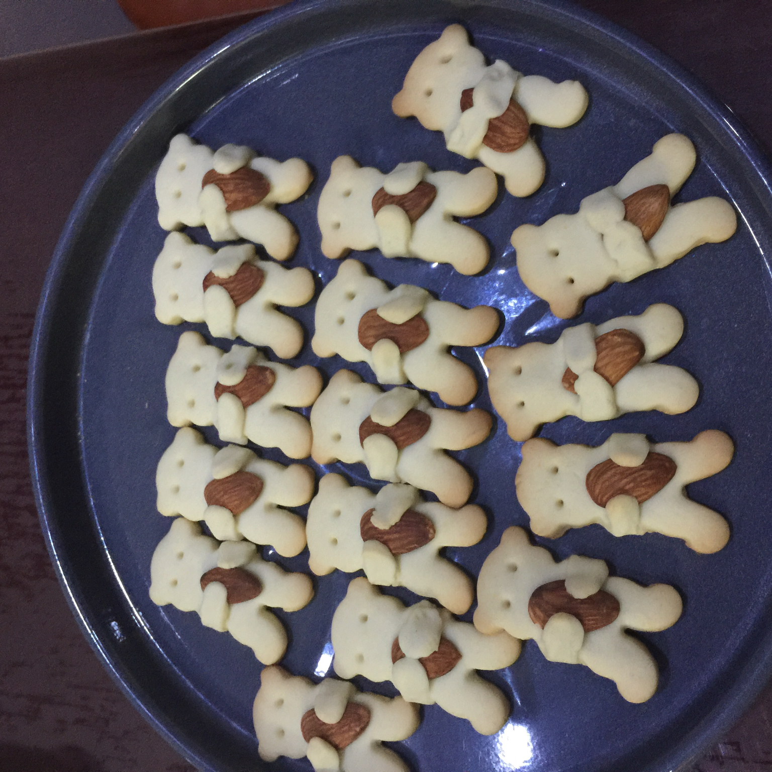 抱杏仁的小熊（造型饼干）